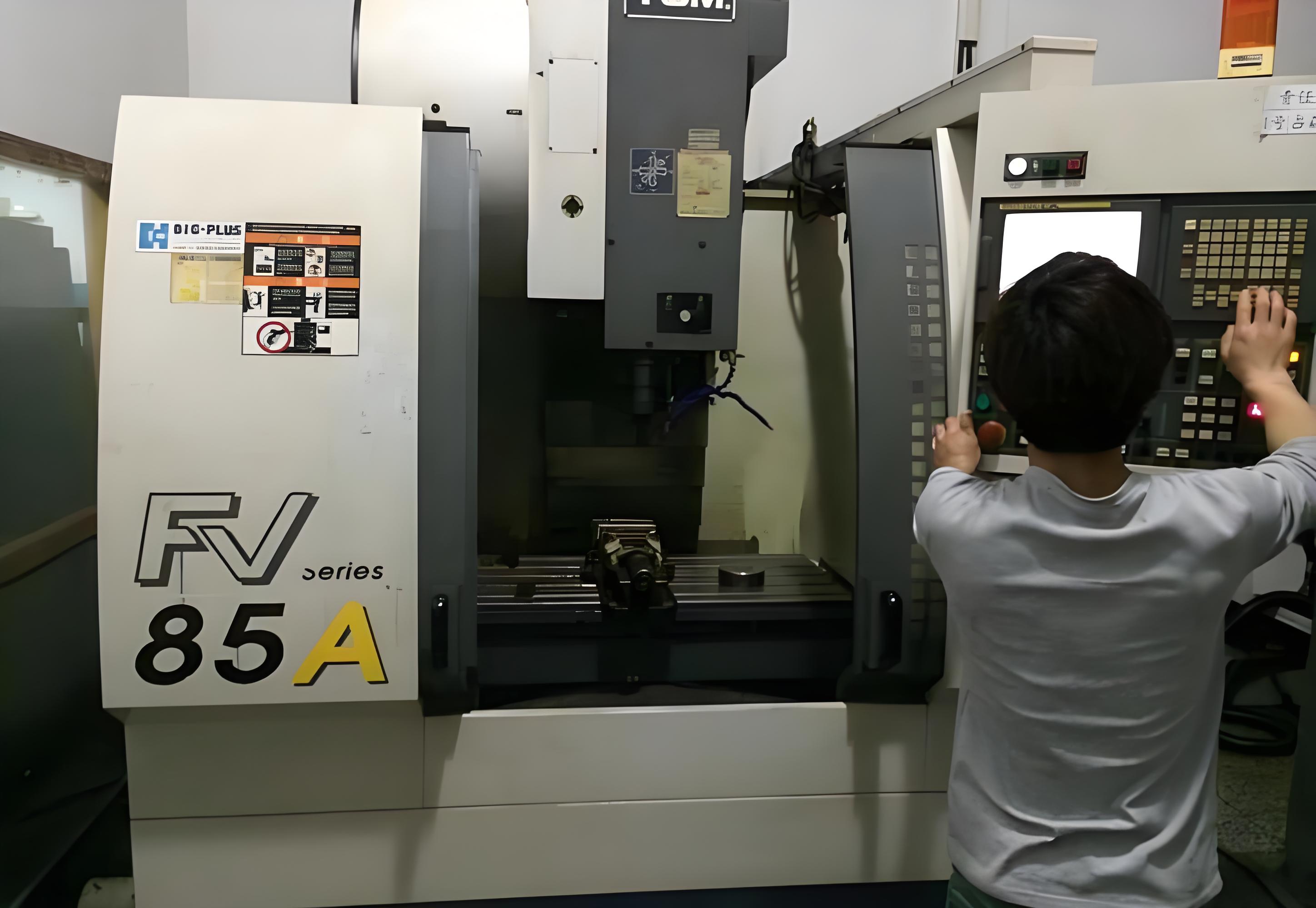 德馬吉磨床主軸維修，主軸軸承卡死拆除更換